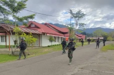 TNI-Polri Pukul Mundur...