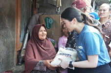 Terima Bantuan dari...