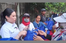 Gelar Pasar Murah di...