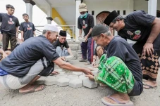 Petebu Ganjar Bantu...