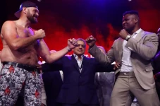 Tyson Fury vs Ngannou...