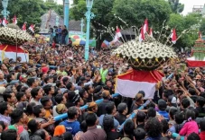 Makna Beragam Sekaten,...