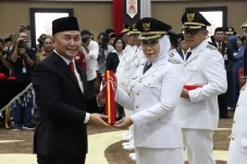Gubernur Kalteng Sugianto...
