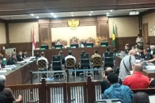Nama Staf Anggota DPR...
