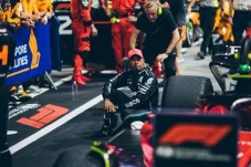 Lewis Hamilton Enggak...