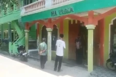 Guru Dibacok Murid di...