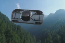 Mobil Terbang Curi Perhatian...