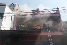 Gudang Casing HP di...