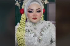 Viral! MUA Sukses Rias...