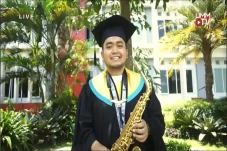 Kisah Arya, Wisudawan...