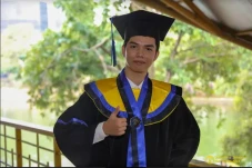 Lulus dengan IPK 3,99,...