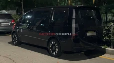 Hyundai Staria versi...