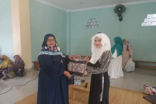 Salurkan Bantuan ke...