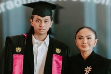 Yuni Shara Bangga sang...