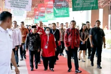 Momen Megawati Ajak...
