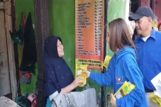 Rutin Bagikan Minyak...