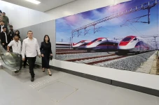 Dukung Kehadiran Kereta...