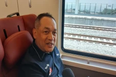 Jajal Kereta Cepat Whoosh,...