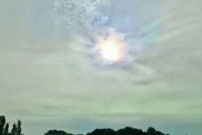 Misteri Matahari Biru...