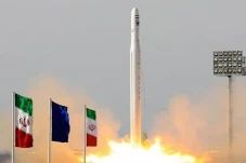 Iran Luncurkan Satelit...