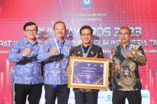 Bupati Bandung Raih...