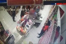 Dua Perampok Minimarket...