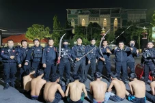 Garang saat Bawa Senjata...