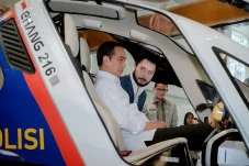Jokowi Jajal Taksi Terbang...