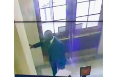 Sidang Lagi Tegang-tegangnya,...