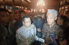 Hadiri HUT ke-25 PSMTI,...