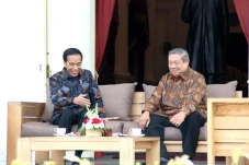 SBY Bertemu Jokowi di...