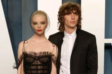 Anya Taylor dan Malcolm...