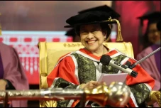 Daftar 10 Universitas...