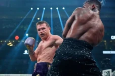 Canelo Kembali Ke Puncak...