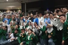 Isi Kuliah Umum, Ganjar...
