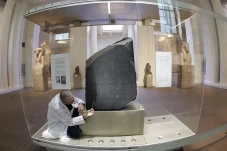 Batu Rosetta Artefak...