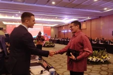 Jadi Tuan Rumah FCE...