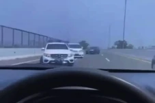 3 Mobil Mewah yang Lawan...