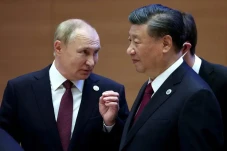 Rusia dan China Berada...