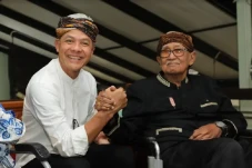 Ganjar Disambut Hangat...