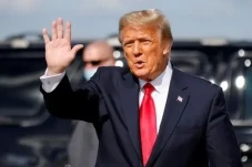 Trump Disingkirkan dari...