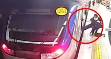 Tak Berhijab, Seorang...