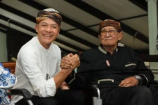 Ganjar Pranowo Terima...