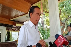 Jokowi Tunjuk Kepala...