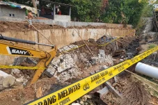 Proyek Turap Dinding...