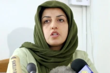 Siapakah Narges Mohammadi,...