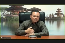 Pasang Penjor Sambut...