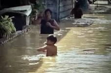 Sungai Mencirim Meluap,...