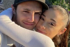 2 Tahun Menikah, Ariana...
