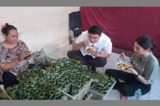 Kunjungi Kampung Lontong...